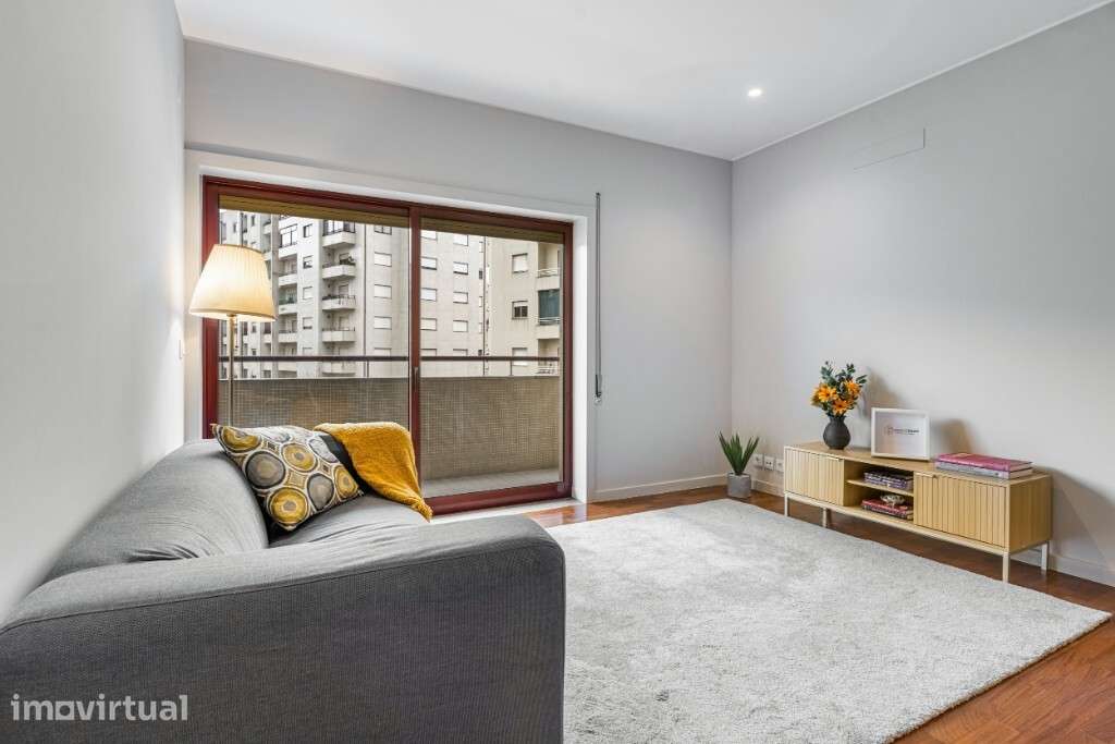 Apartamento T2 Remodelado - Grande imagem: 2/17