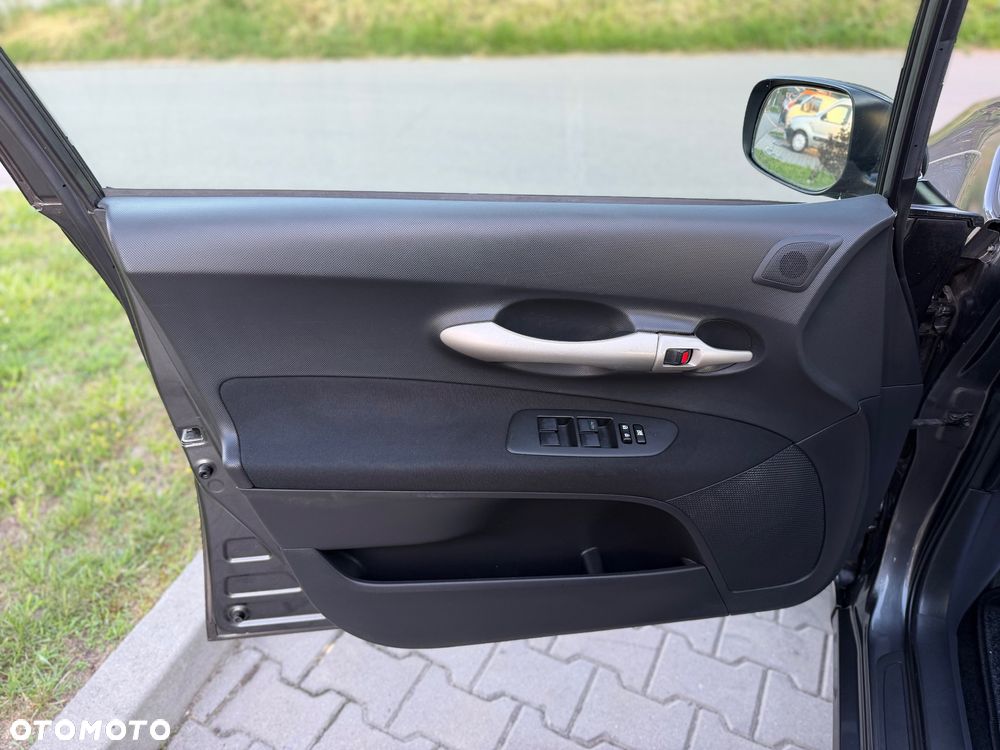 Toyota Auris 1.6 VVT-i Executive - 23