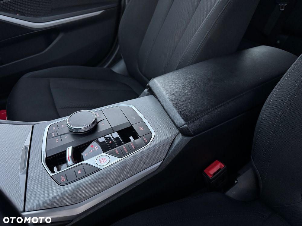 BMW Seria 3 318d mHEV M Sport Edition - 32