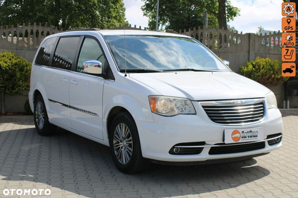 Chrysler Town & Country - 1