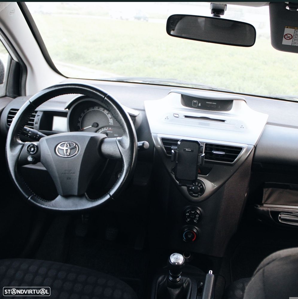 Toyota iQ 1.4 D-4D + - 8