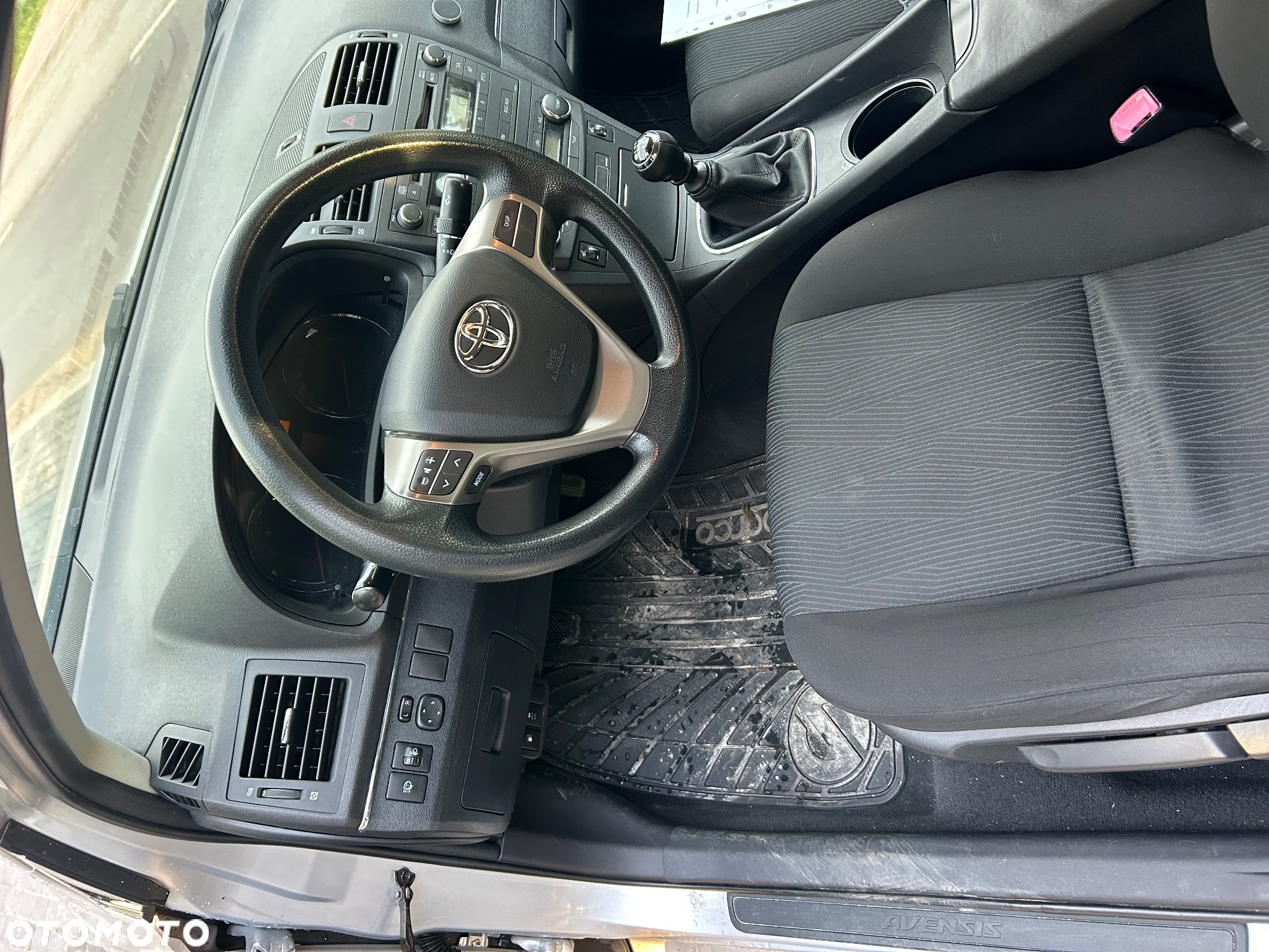 Toyota Avensis 1.6 Active - 19