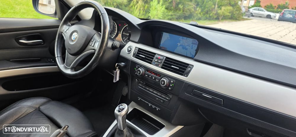 BMW 320 d Touring Navigation Sport - 16