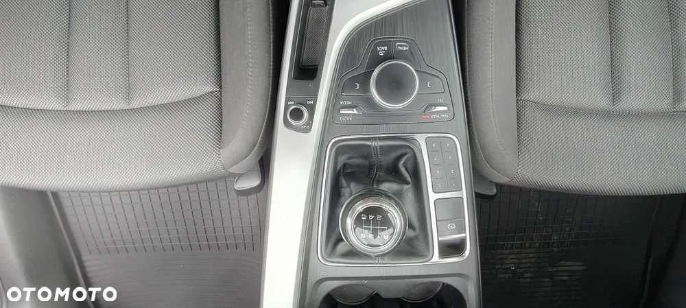 Audi A4 Avant 2.0 TDI Design - 16