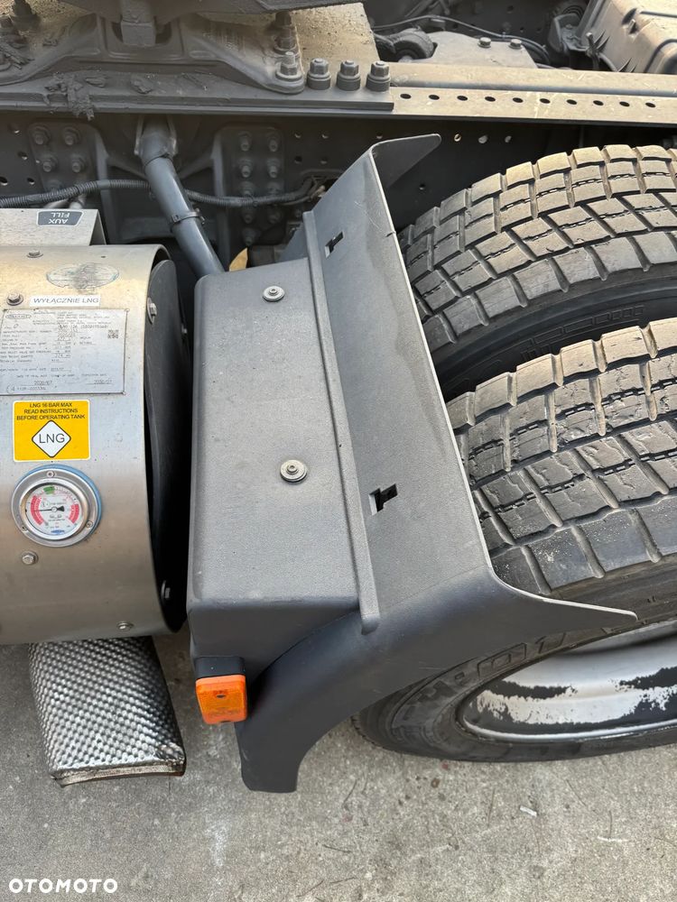 Błotnik Kompletny Tylny Lewy Mocowanie Iveco S-WAY HI-WAY - 2