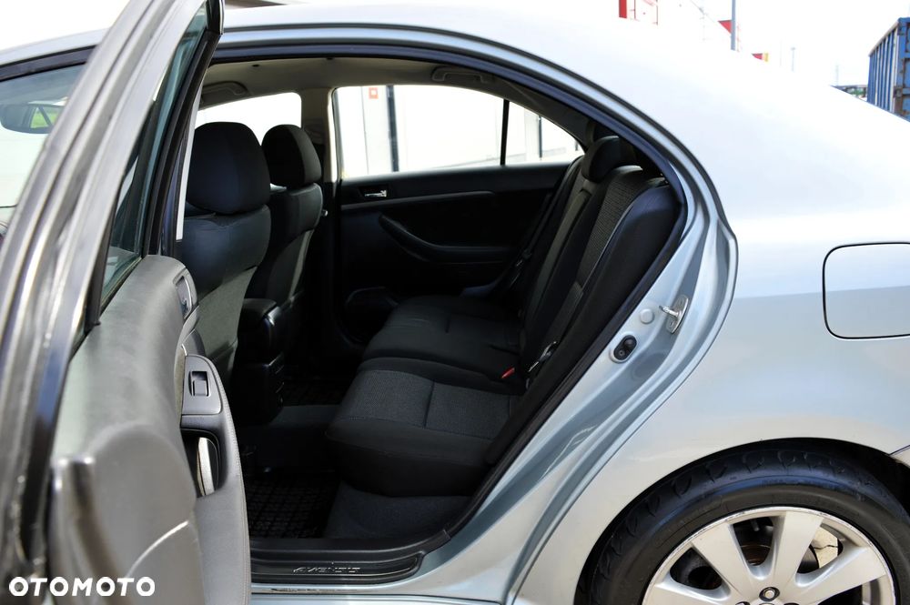 Toyota Avensis 2.0 D-4D Sol - 7