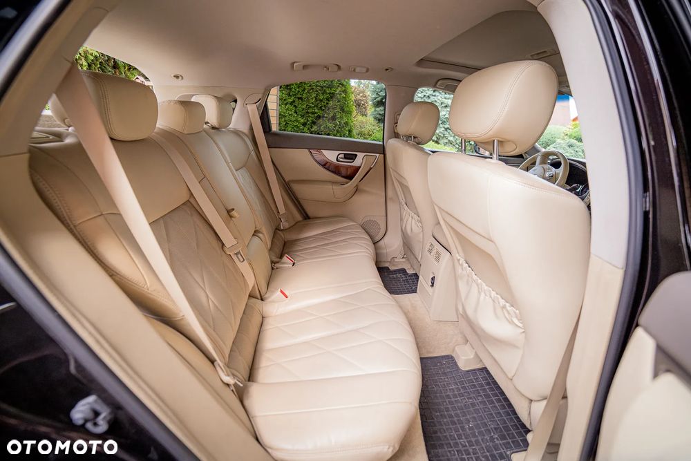 Infiniti QX70 3.0d S - 24