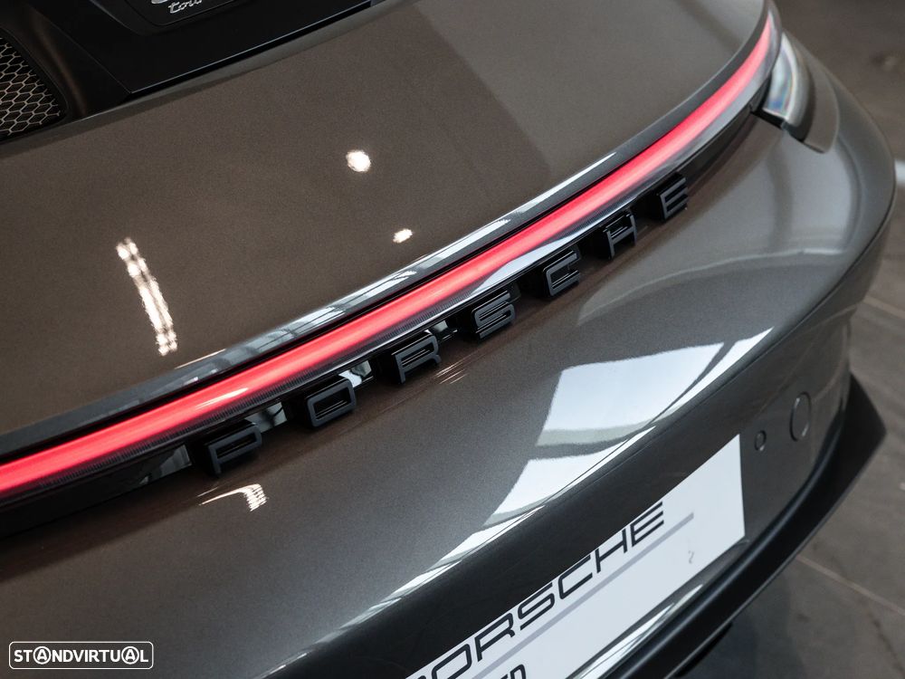 Porsche 911 (992) - 12