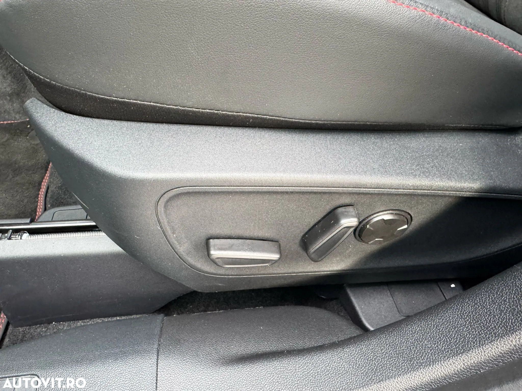 Ford Kuga 1.5 EcoBoost A8 FWD ST-Line X - 32