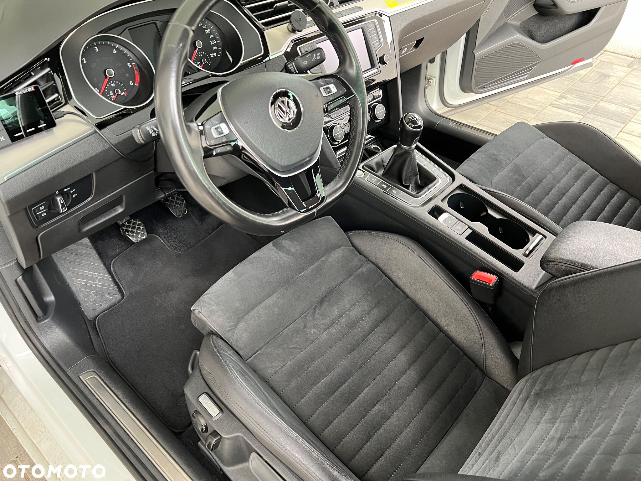 Volkswagen Passat 2.0 TDI BMT 4Mot Highline - 9