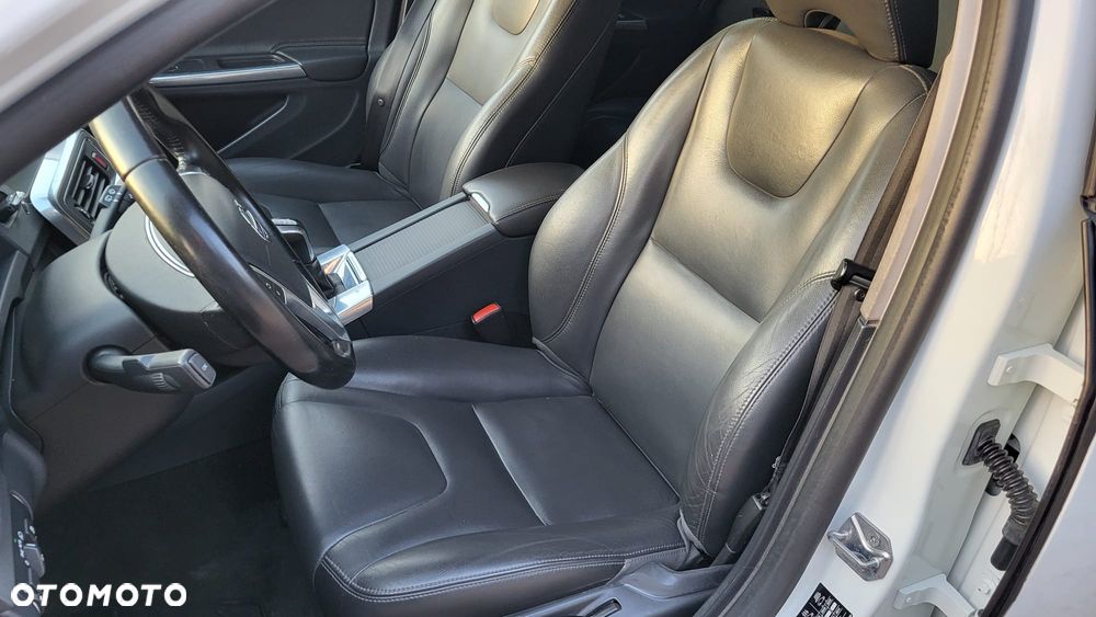 Volvo V60 D4 Summum - 9