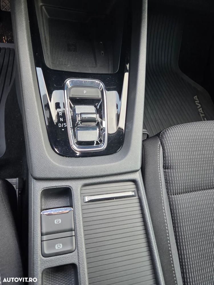 Skoda Octavia 2.0 TDI DSG Ambition - 32