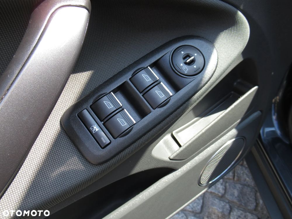 Ford Kuga 2.0 TDCi 2x4 Titanium - 24