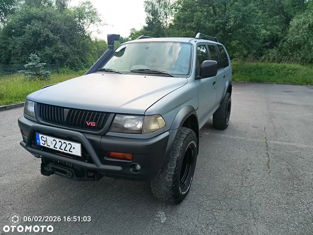 Mitsubishi Pajero - 2