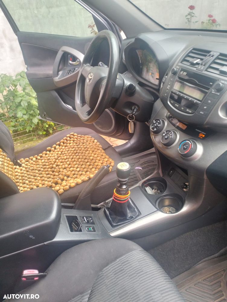 Toyota RAV4 - 4