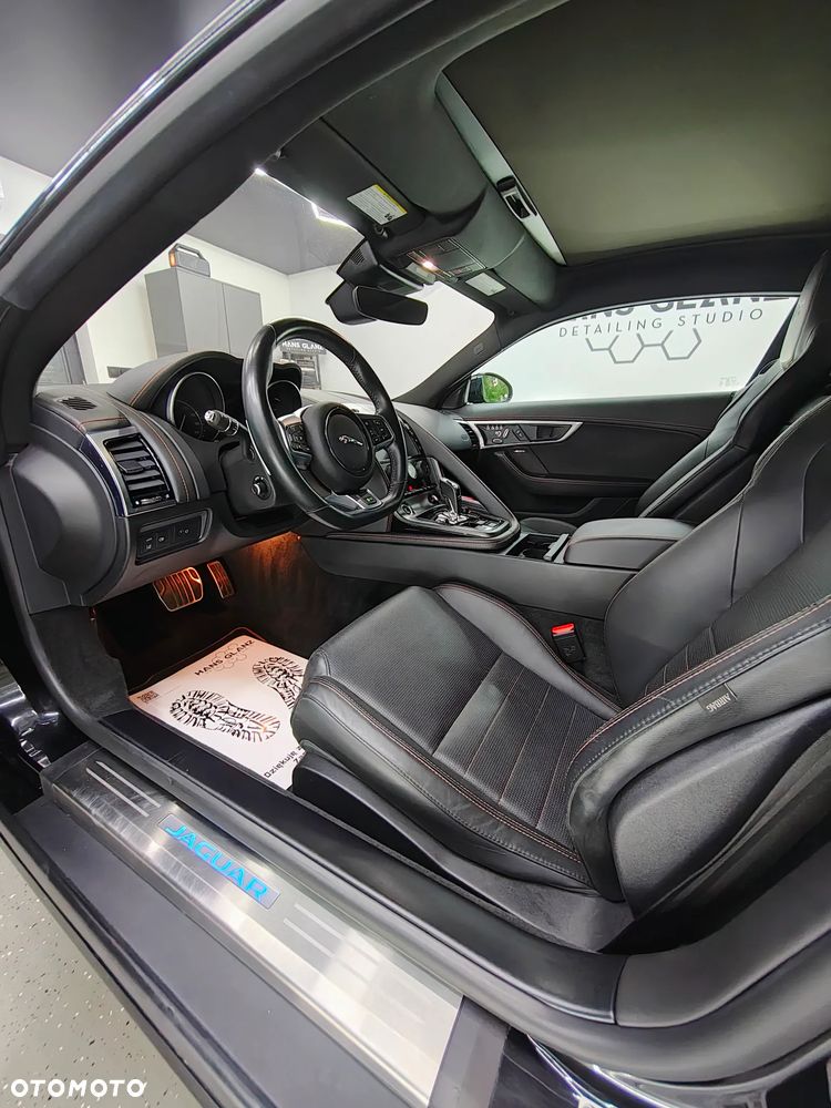 Jaguar F-Type R AWD - 23