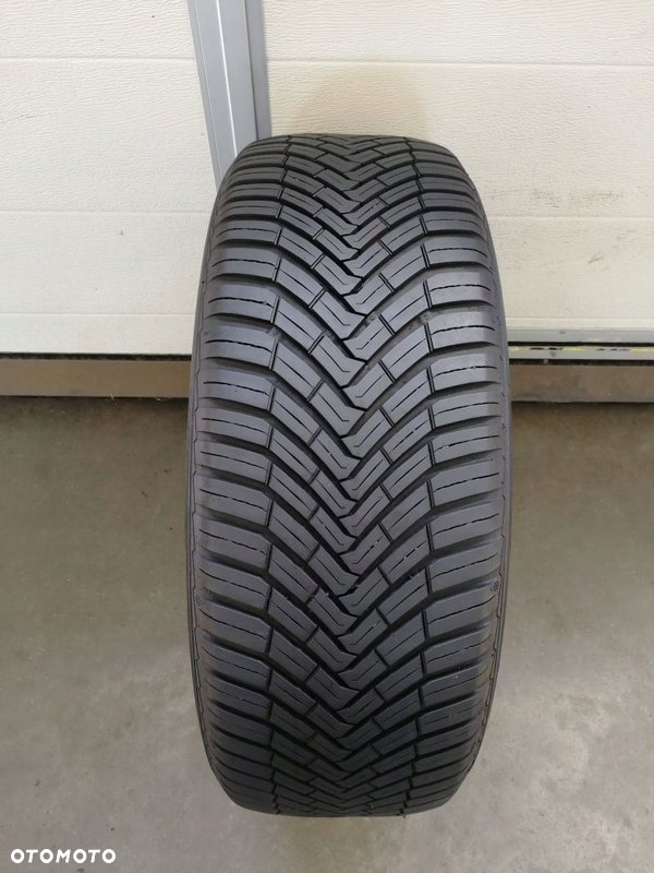 Opona całoroczna 205/55 R 16 Continental AllSeasonContact