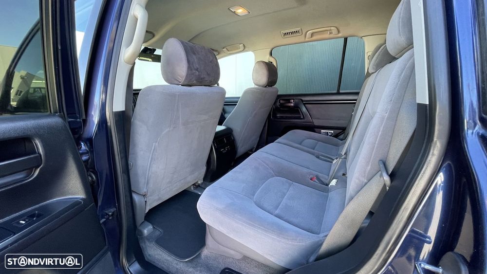 Toyota Land Cruiser VDJ 200 V8 4.5 D-4D - 29