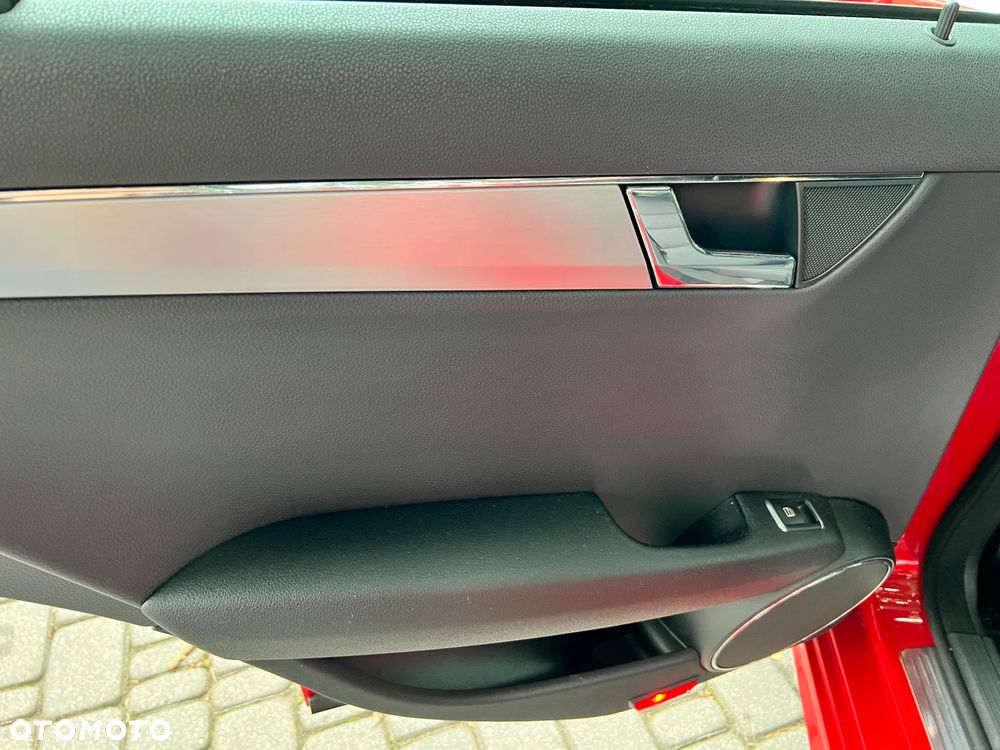 Mercedes-Benz Klasa C 250 CGI BlueEff Avantgarde - 8
