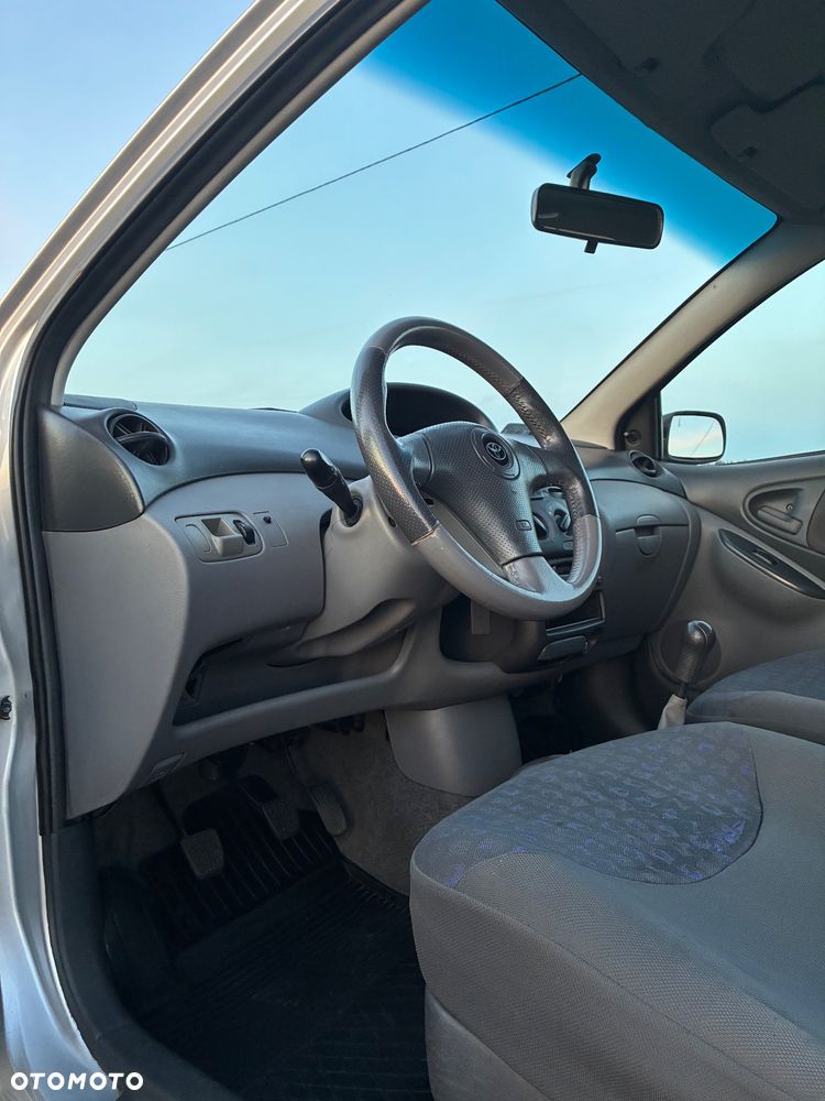 Toyota Yaris - 11