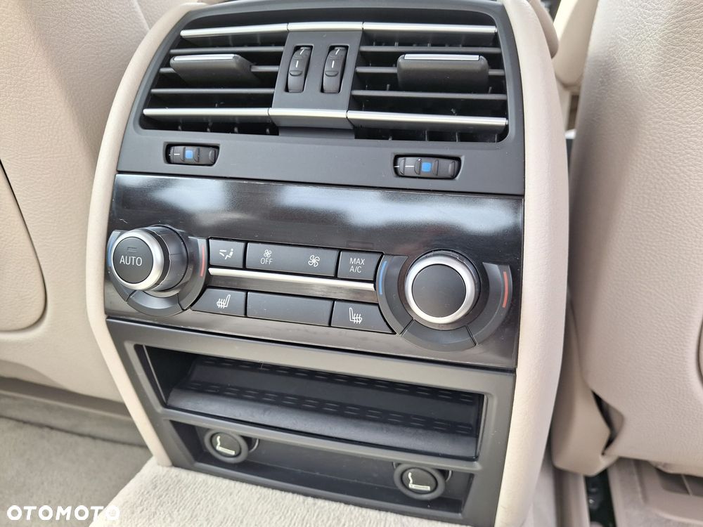 BMW Seria 7 740i - 33