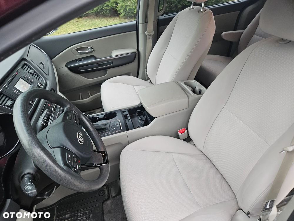 Kia Sedona - 12