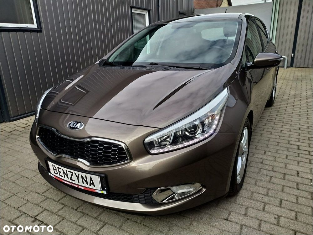 Kia Ceed 1.6 GDI Dream Team Edition - 1