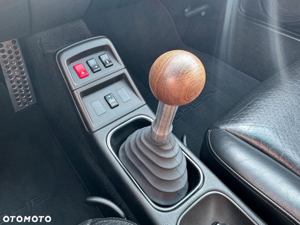 Porsche 911 Carrera - 31