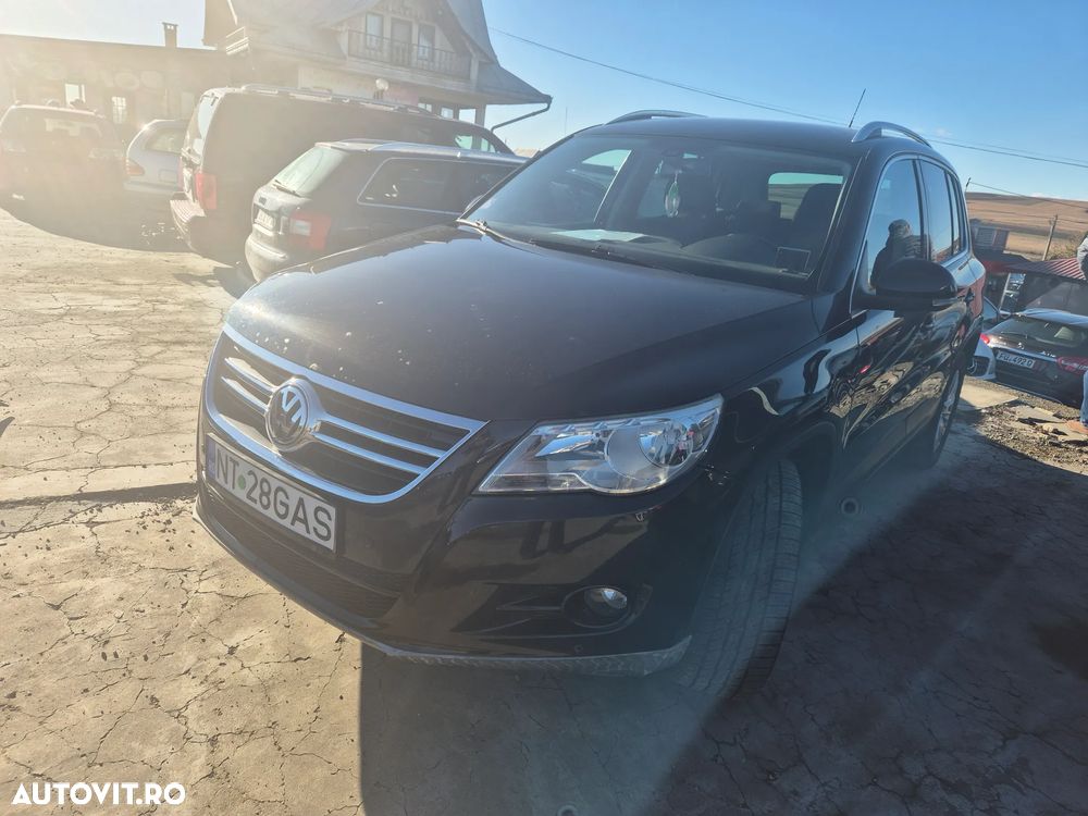Volkswagen Tiguan - 1