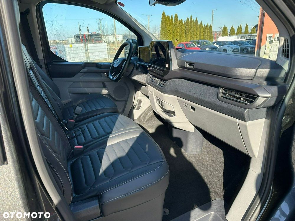 Ford Tourneo Custom - 13