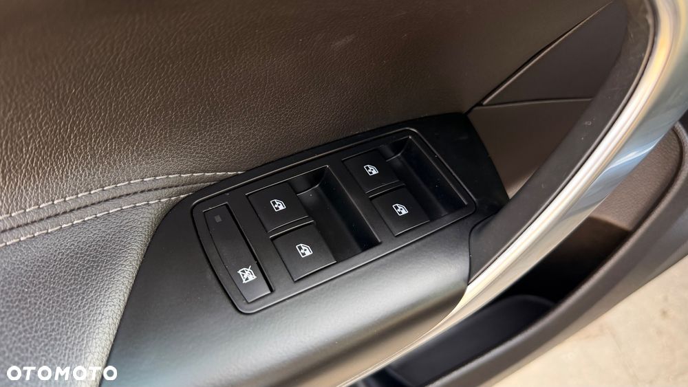 Opel Insignia 2.0 T Cosmo - 9