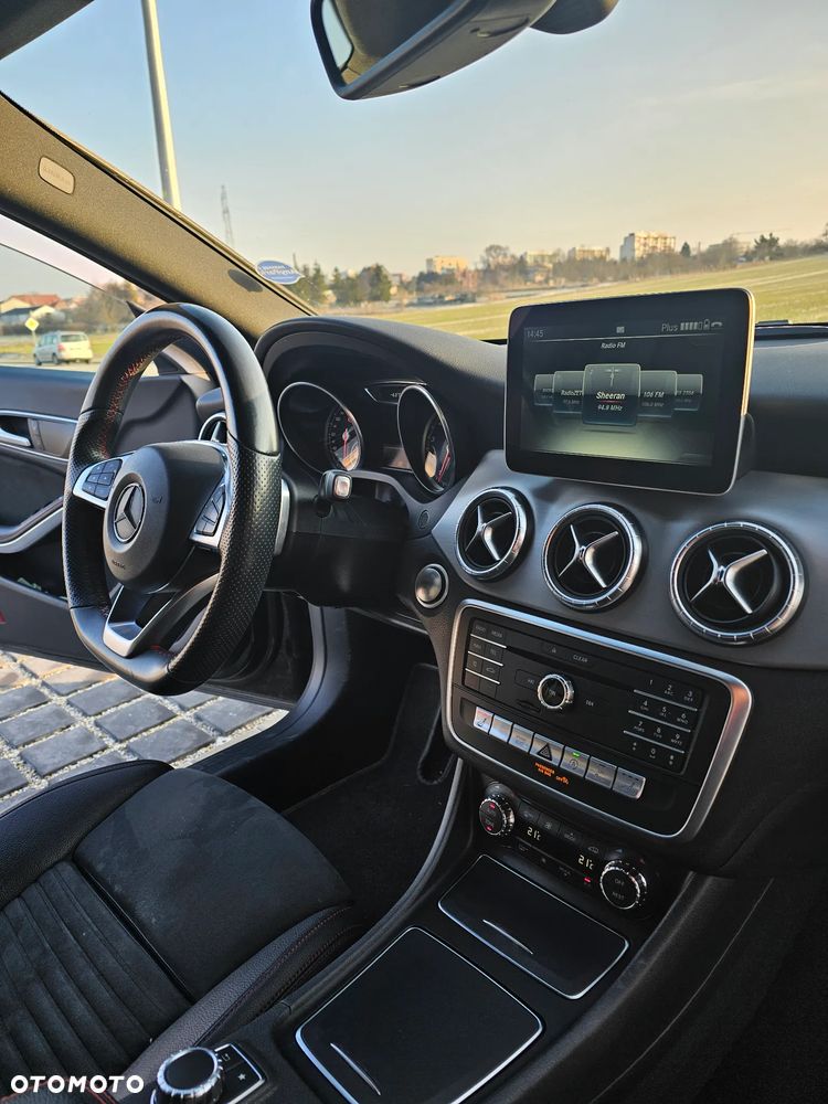 Mercedes-Benz CLA 200 7G-DCT AMG Line - 3