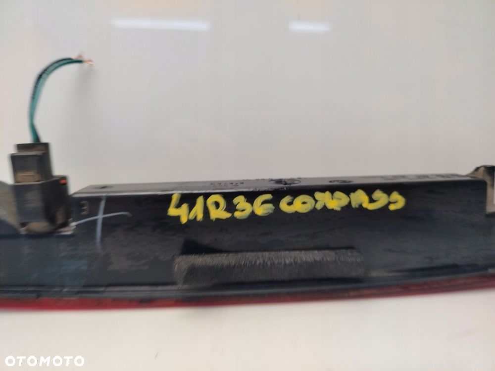 jeep compass lift 11r- trzecie światło stop stopu 05303754af - 6
