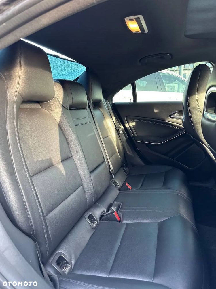 Mercedes-Benz CLA 250 7G-DCT - 12