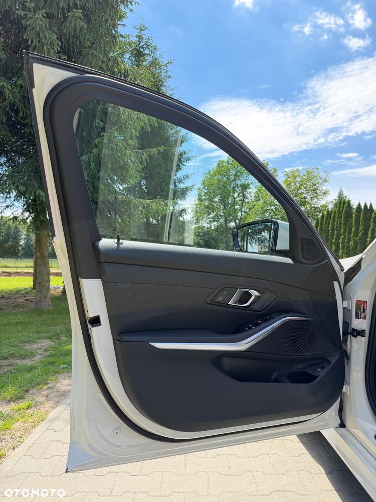 BMW Seria 3 320i M Sport - 16