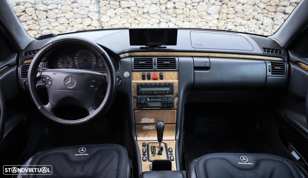 Mercedes-Benz E 220 - 18