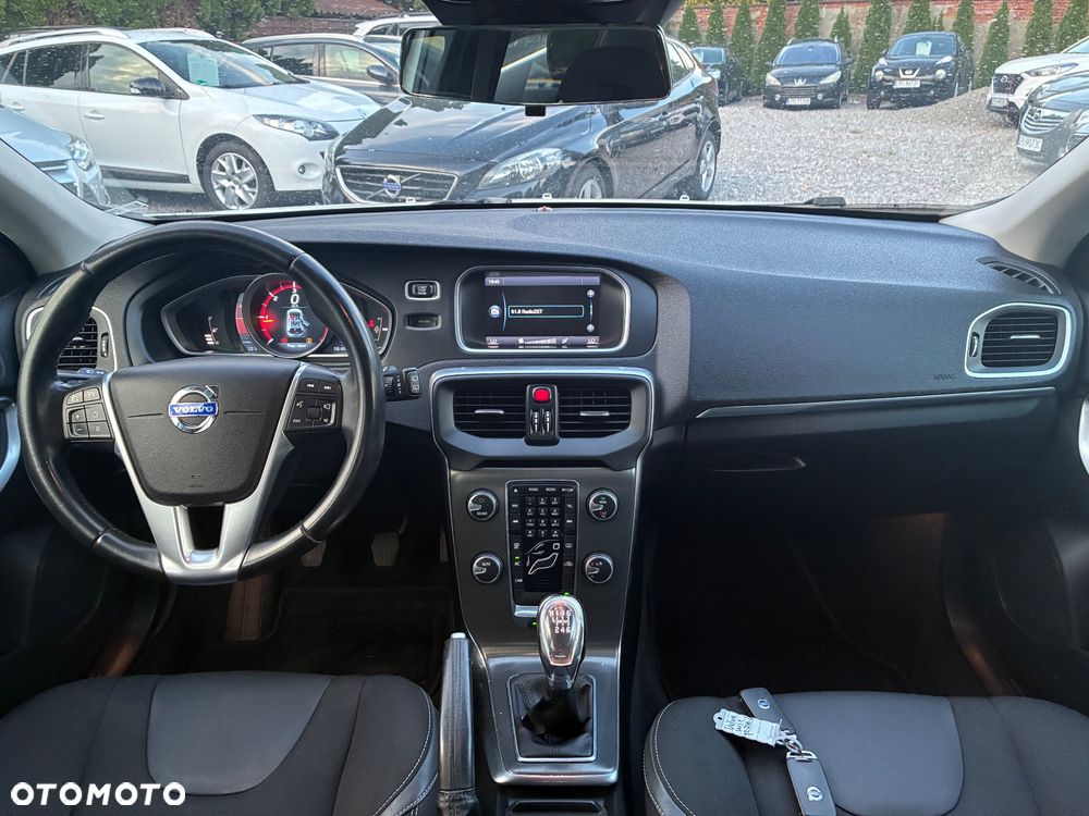 Volvo V40 D2 - 11