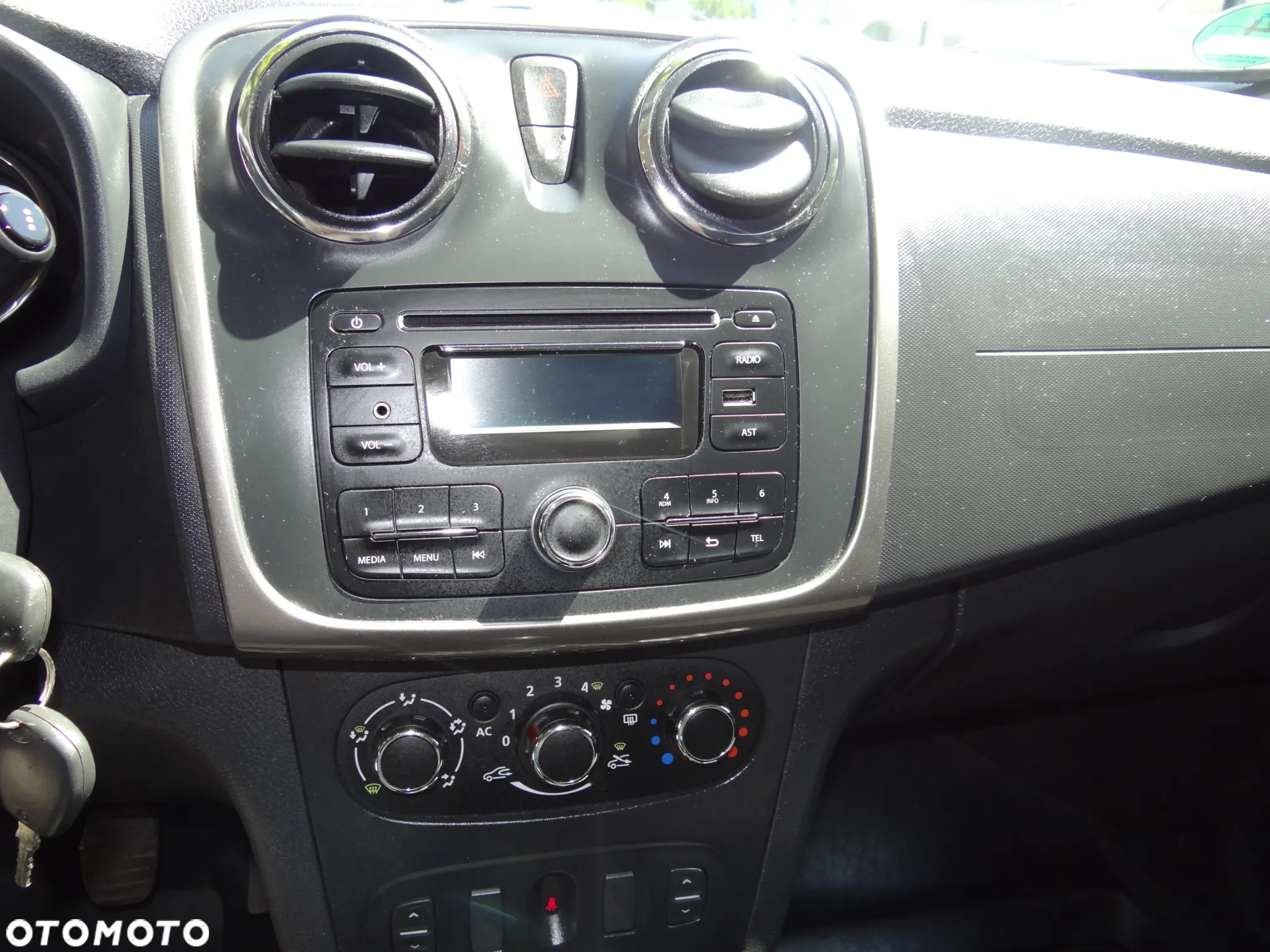 Dacia Sandero 1.2 16V 75 Celebration - 9
