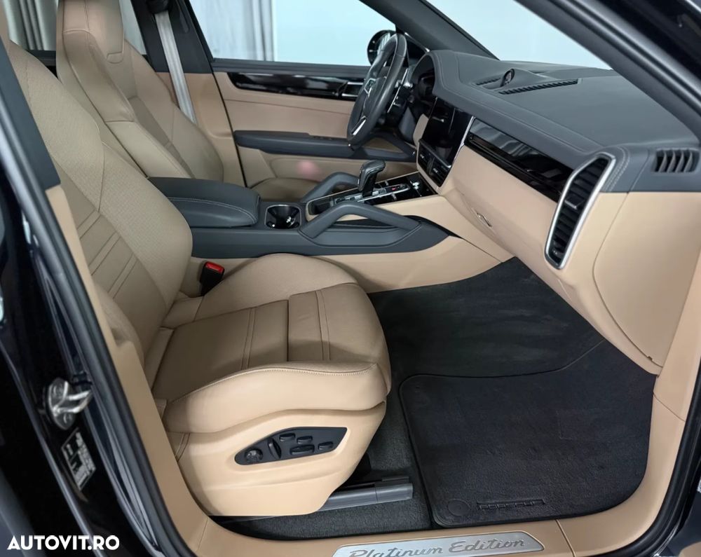 Porsche Cayenne Coupe E-Hybrid - 12