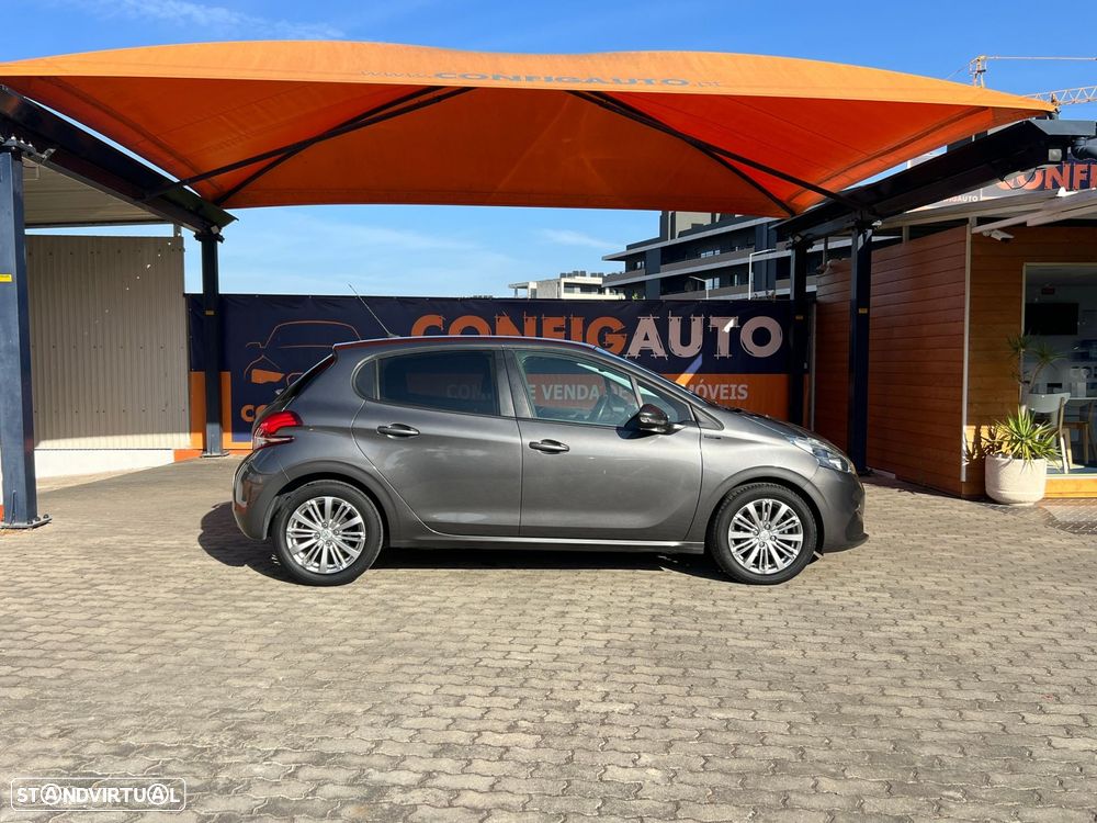 Peugeot 208 1.2 PureTech Signature - 2