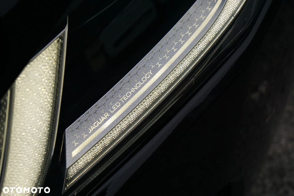 Jaguar F-Pace 2.0 P250 mHEV AWD R-Dynamic Black - 4