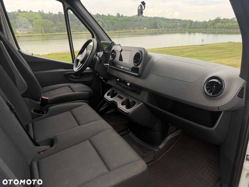 Mercedes-Benz Sprinter - 4