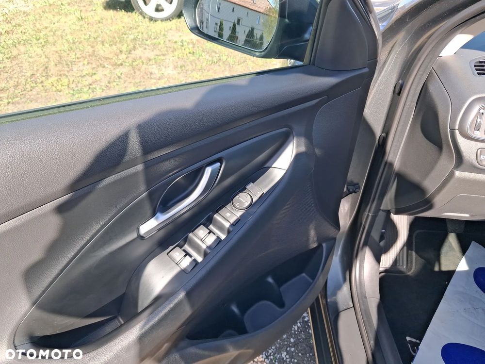 Hyundai i30 1.5 DPI Classic + - 12
