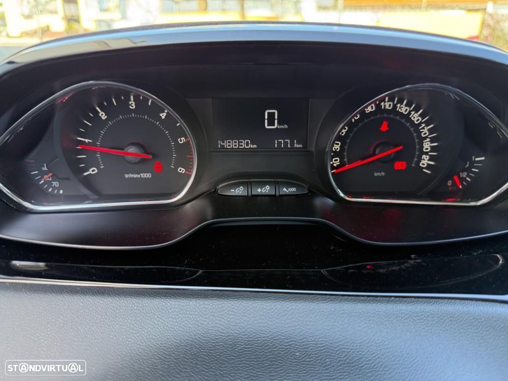 Peugeot 208 1.4 HDi SE Style - 15