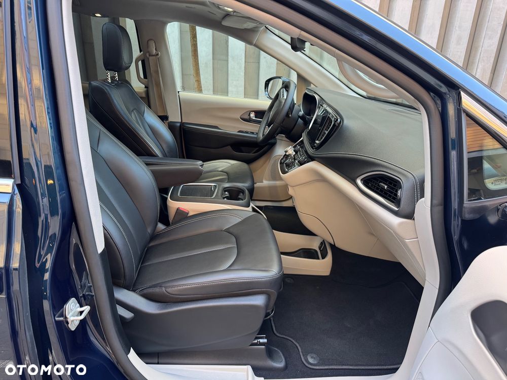 Chrysler Pacifica - 33