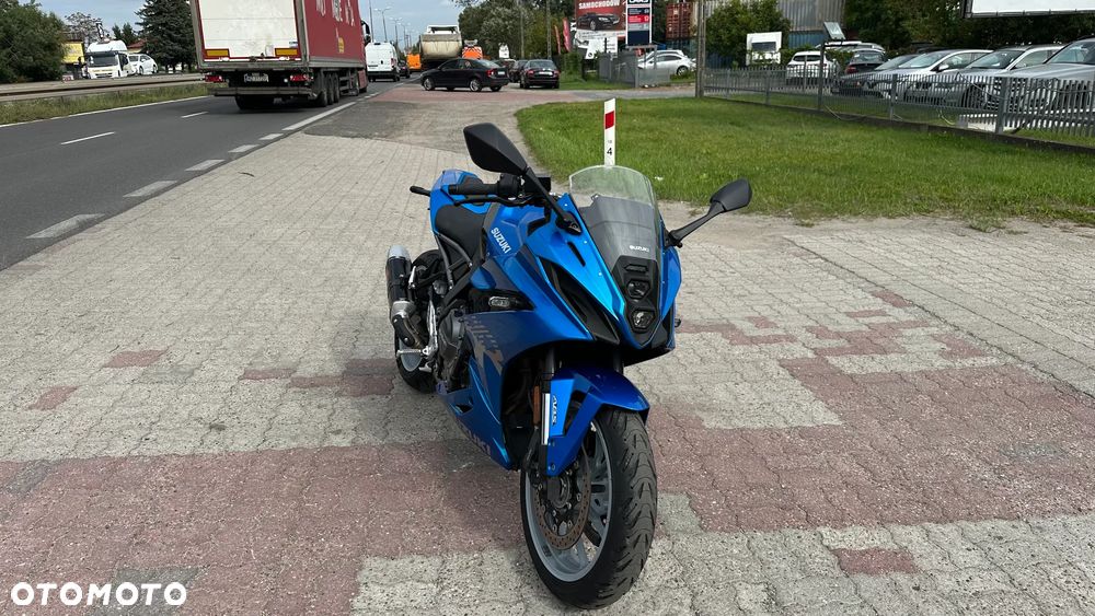 Suzuki GSX - 6