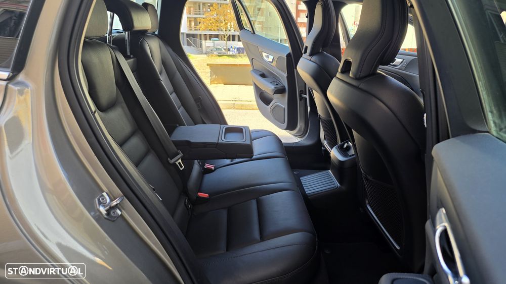 Volvo V60 2.0 T8 AWD TE Inscription - 28