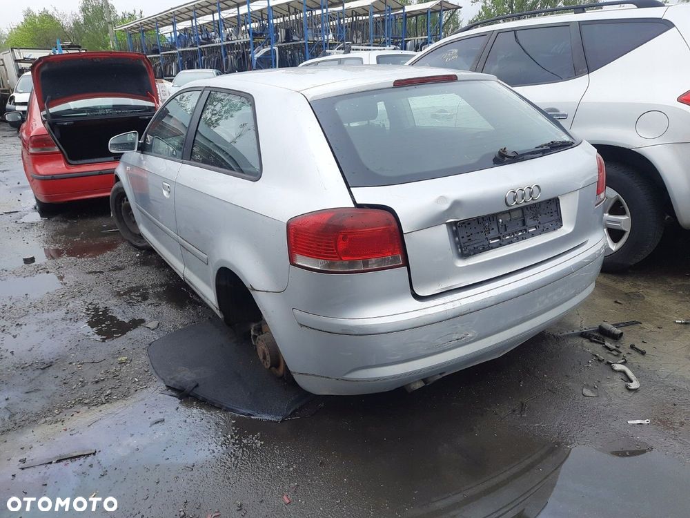Audi A3 8P 1,9 TDI 105KM 77KW 2003-2012 R 3 DRZWI LAK Y7W CZĘŚCI - 5