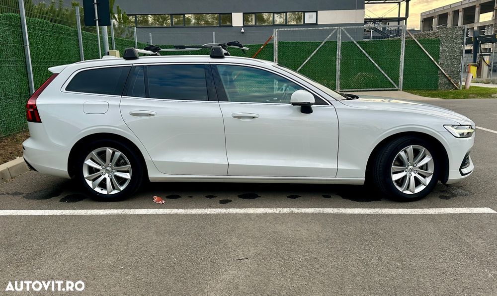 Volvo V60 B4 MHEV AT8 FWD Momentum Pro - 4