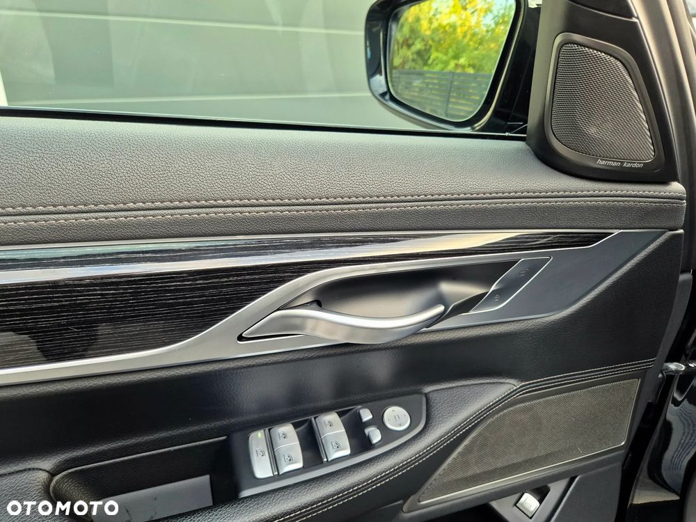 BMW Seria 7 - 26